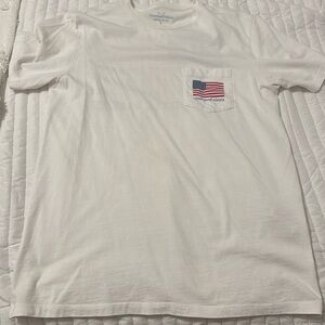 Vineyard Vines Men’s Beer bottle American flag size small tshirt